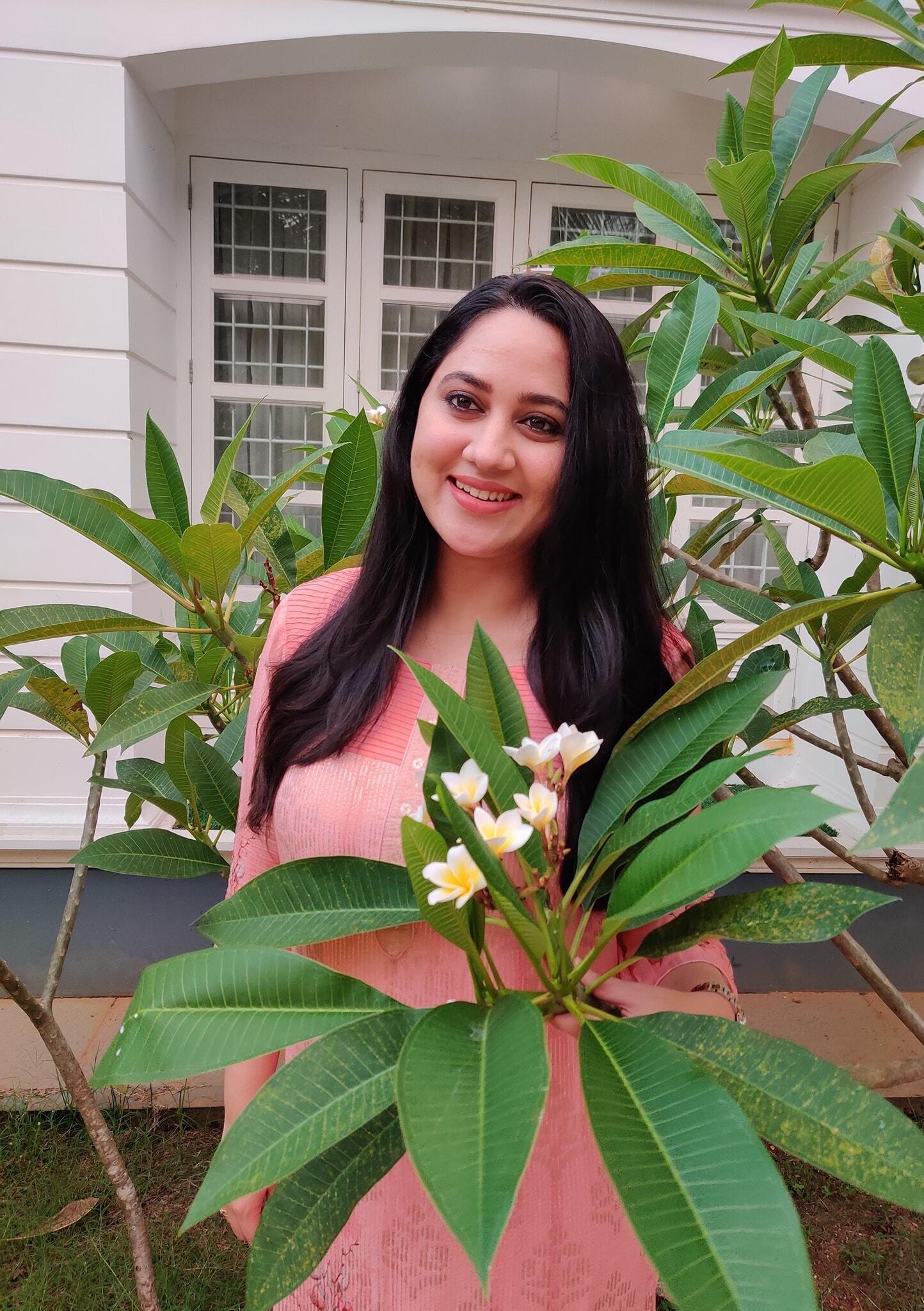 ഭര്‍ത്താവിനെയും കുഞ്ഞു ലൂക്കയെയും ചേര്‍ത്ത് പിടിച്ച് മിയ ജോര്‍ജ്; ഫോട്ടോ പങ്കുവച്ച് താരം