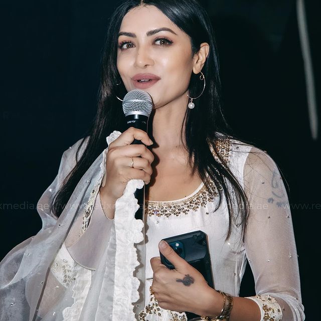 ഗ്ലാമറായി മംമ്ത മോഹന്‍ദാസ്; ആരെയും ആകര്‍ഷിക്കും... പുതിയ ഫോട്ടോകള്‍ വൈറല്‍