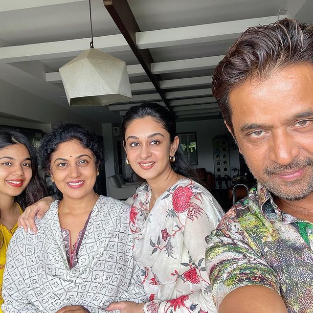 എന്ത് ക്യൂട്ടാണ് അര്‍ജുന്റെ ഭാര്യ; നിവേദിത ആരെന്ന് അറിയുമോ? ഐശ്വര്യ പങ്കുവച്ച ചിത്രങ്ങള്‍