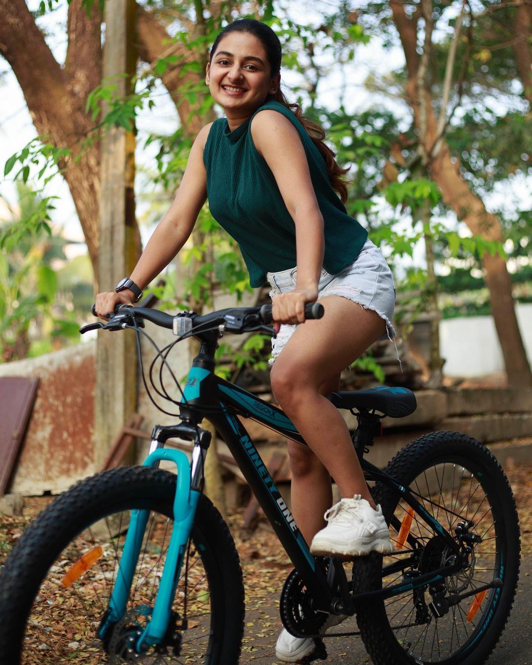 ഇതാണ് എന്റെ ഫേവറൈറ്റ് സിറ്റി: വൈറലായി എസ്തർ അനിലിന്റെ പുതിയ ചിത്രങ്ങള്‍ 