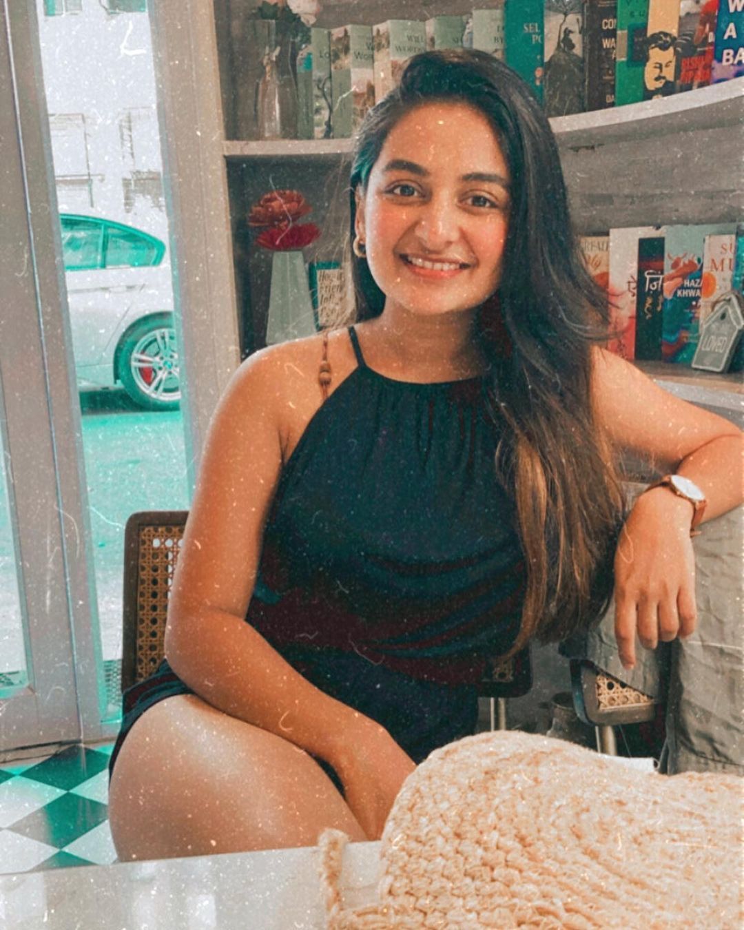 ഇതാണ് എന്റെ ഫേവറൈറ്റ് സിറ്റി: വൈറലായി എസ്തർ അനിലിന്റെ പുതിയ ചിത്രങ്ങള്‍ 