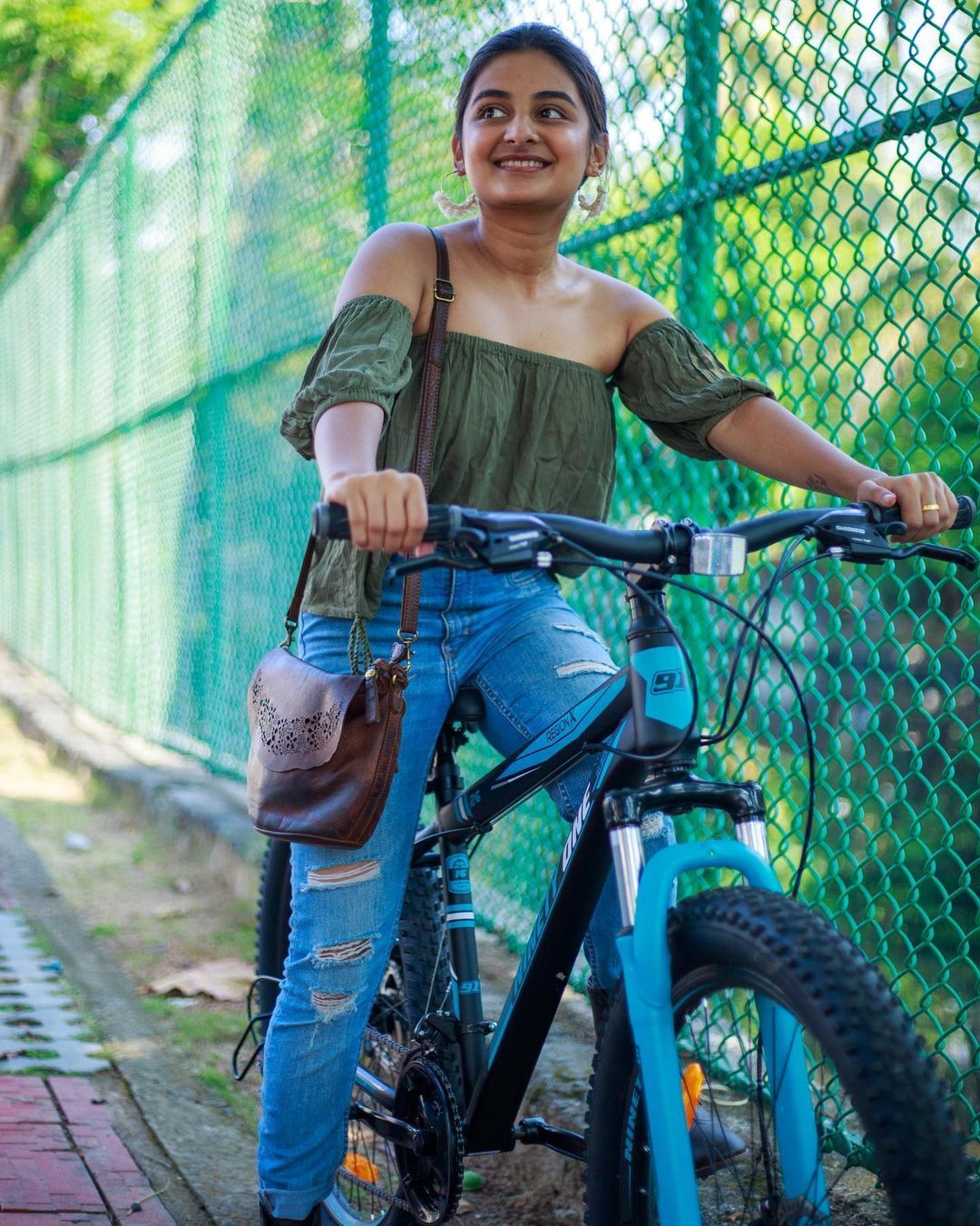 ഇതാണ് എന്റെ ഫേവറൈറ്റ് സിറ്റി: വൈറലായി എസ്തർ അനിലിന്റെ പുതിയ ചിത്രങ്ങള്‍ 