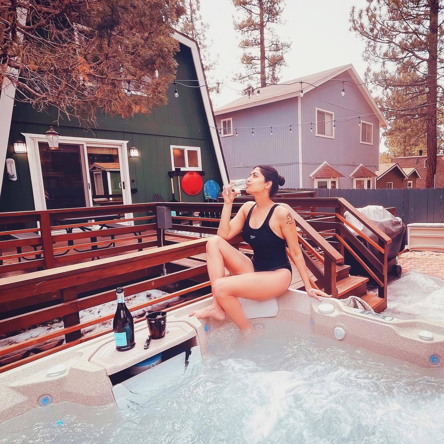 സ്വിമ്മിങ് സ്യൂട്ടില്‍ നടി മംമ്ത മോഹന്‍ദാസ്; താരത്തിന്റെ പുതിയ ഫോട്ടോ വൈറല്‍