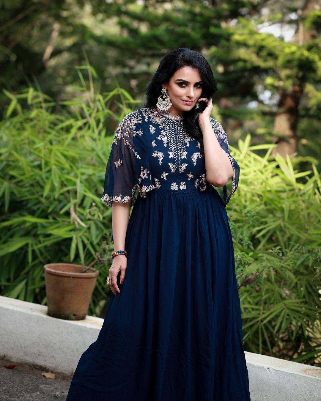ഉൻ സ്റ്റൈലും അഴകും ഉന്നെ വിട്ടുപോകലെ: വൈറലായി ശ്വേതാ മേനോന്റെ പുത്തന്‍ ചിത്രങ്ങള്‍