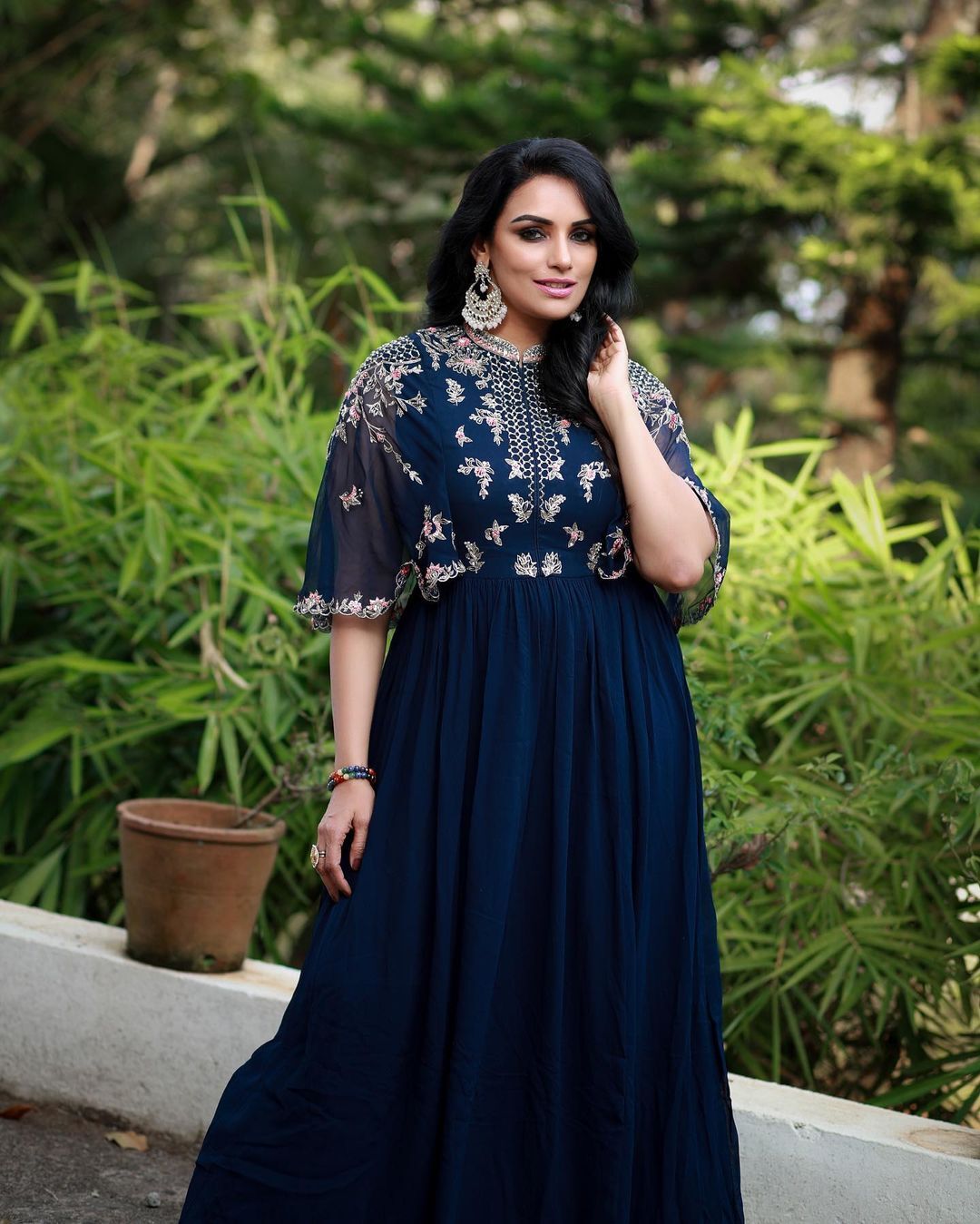 ഉൻ സ്റ്റൈലും അഴകും ഉന്നെ വിട്ടുപോകലെ: വൈറലായി ശ്വേതാ മേനോന്റെ പുത്തന്‍ ചിത്രങ്ങള്‍