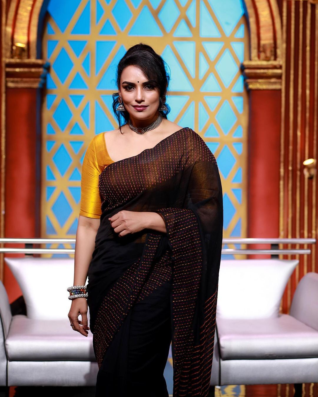 ഉൻ സ്റ്റൈലും അഴകും ഉന്നെ വിട്ടുപോകലെ: വൈറലായി ശ്വേതാ മേനോന്റെ പുത്തന്‍ ചിത്രങ്ങള്‍