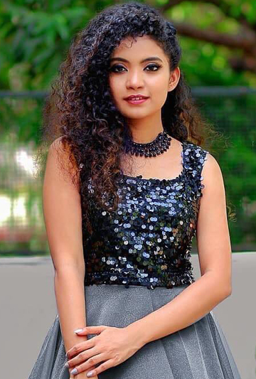 കിടിലന്‍ മേക്കോവറില്‍ അന്ന ബെന്‍: ഗ്ലാമർ ചിത്രങ്ങള്‍ ഏറ്റെടുത്ത് ആരാധകർ