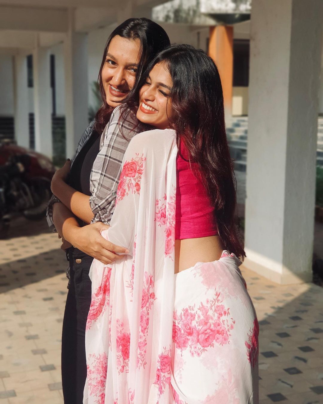 പ്രണയം വെളിപ്പെടുത്തി ഫോട്ടോ പങ്കുവെച്ച് നടി ഗോപിക..പ്രണയതാവിനെ കണ്ടെത്തി ആരാധകർ..വൈറൽ ചിത്രങ്ങൾ 