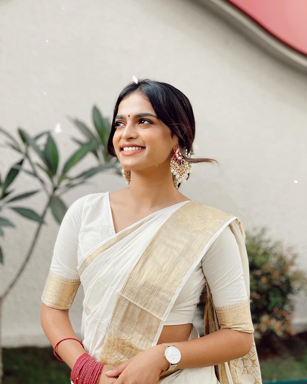  പ്രണയം വെളിപ്പെടുത്തി ഫോട്ടോ പങ്കുവെച്ച് നടി ഗോപിക..പ്രണയതാവിനെ കണ്ടെത്തി ആരാധകർ..വൈറൽ ചിത്രങ്ങൾ 