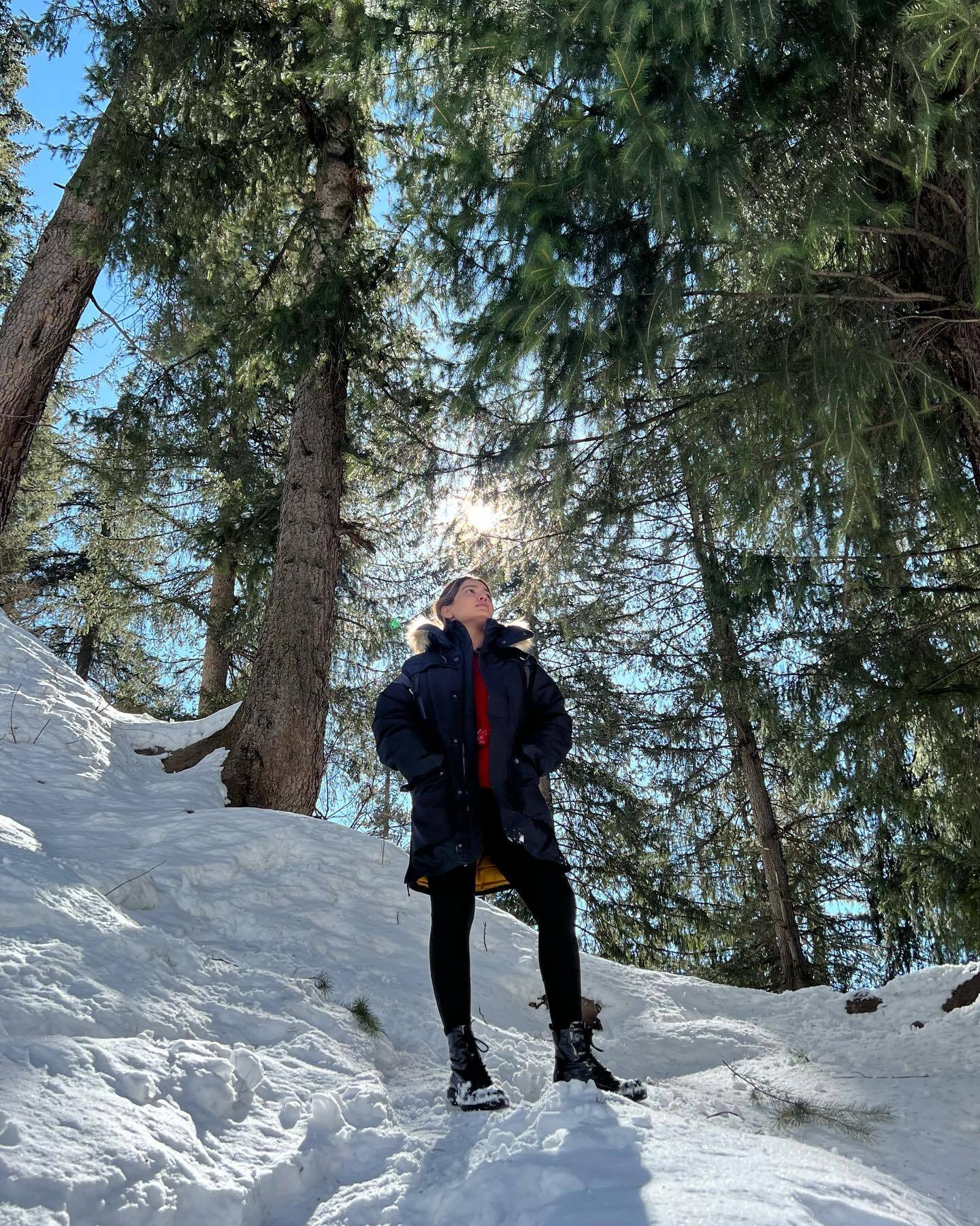 മഞ്ഞുമല കയറി ആകാശത്തിന് തൊട്ടടുത്ത്; കിടിലന്‍ ഫോട്ടോകളുമായി സാനിയ ഇയപ്പന്‍