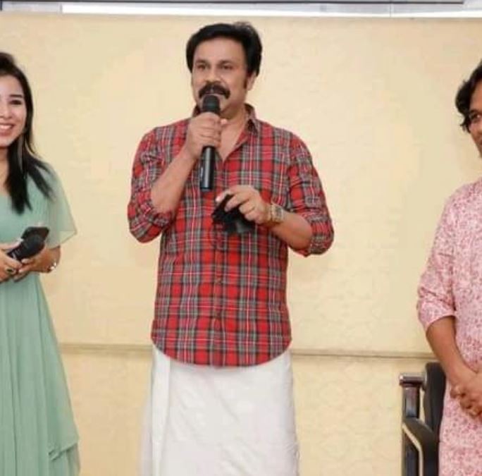 ദിലീപ് വീണ്ടും തിരക്കുകളിലേക്ക്: പുതിയ ലുക്കും ചർച്ചയാക്കി ആരാധകർ