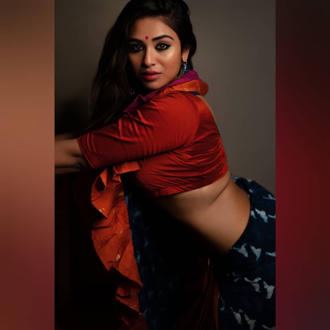 ಚಿತ್ರಗಳು: ನಟಿ ಇಂದುಜಾ ಟೈಟ್ ಟಾಪ್‌ನಲ್ಲಿ ಮಾದಕ ನೋಟ