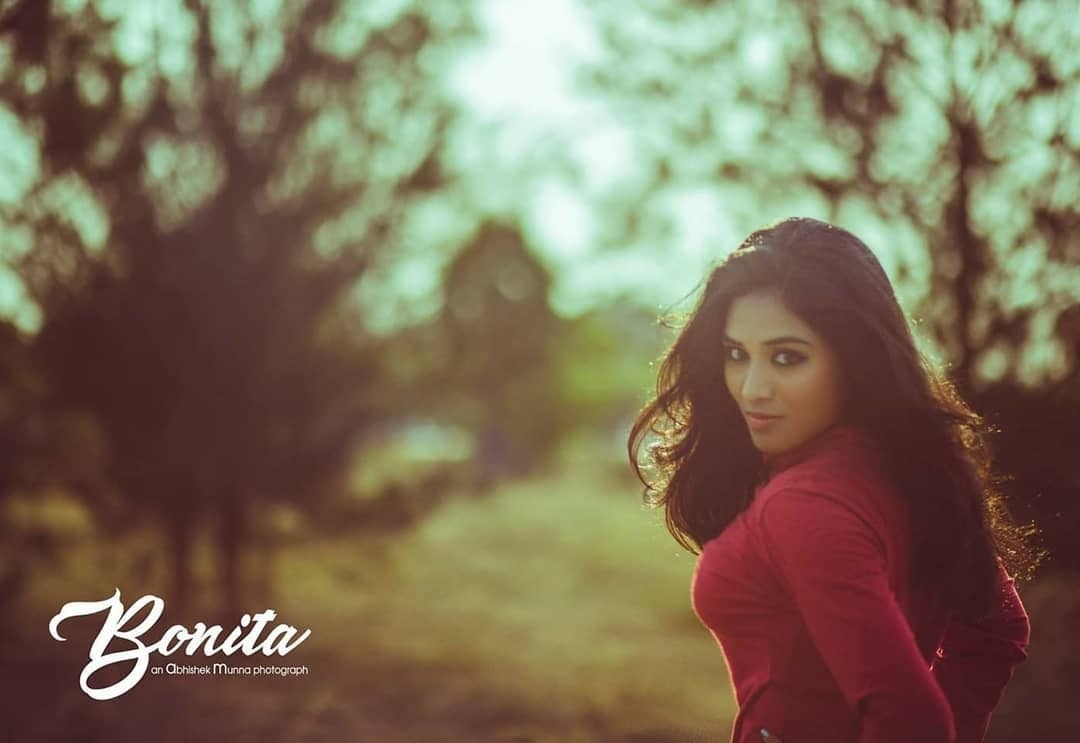 ಚಿತ್ರಗಳು: ನಟಿ ಇಂದುಜಾ ಟೈಟ್ ಟಾಪ್‌ನಲ್ಲಿ ಮಾದಕ ನೋಟ