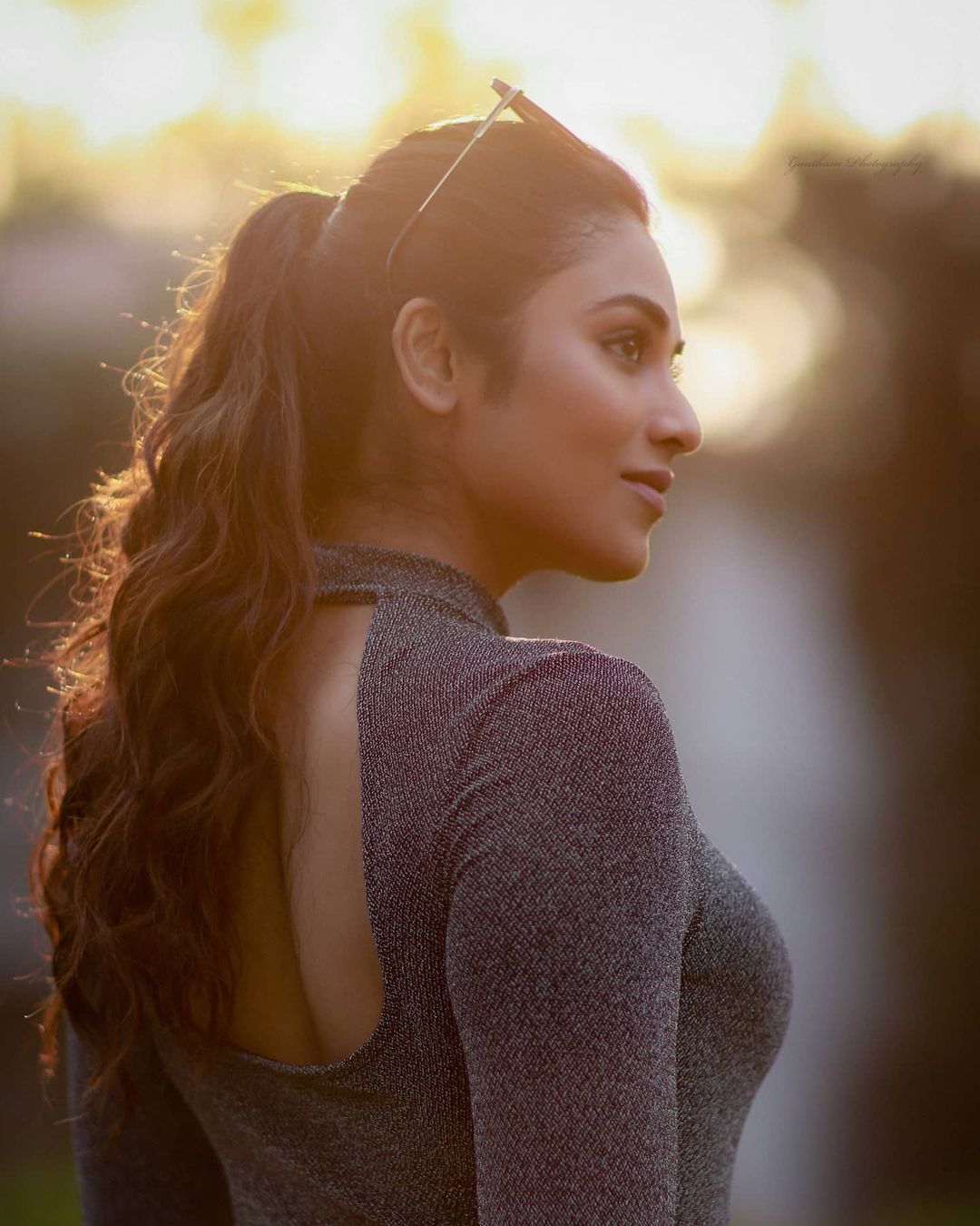 ಚಿತ್ರಗಳು: ನಟಿ ಇಂದುಜಾ ಟೈಟ್ ಟಾಪ್‌ನಲ್ಲಿ ಮಾದಕ ನೋಟ