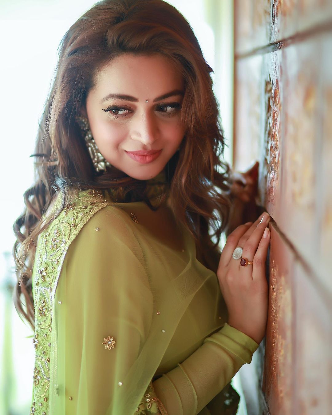 'മേക്കപ്പോ'.. അത് ഞാൻ തന്നെയെന്ന് ഭാവന, ഗ്രീൻ ആപ്പിളെന്ന് ആരാധകർ, വൈറൽ ചിത്രങ്ങൾ കാണാം