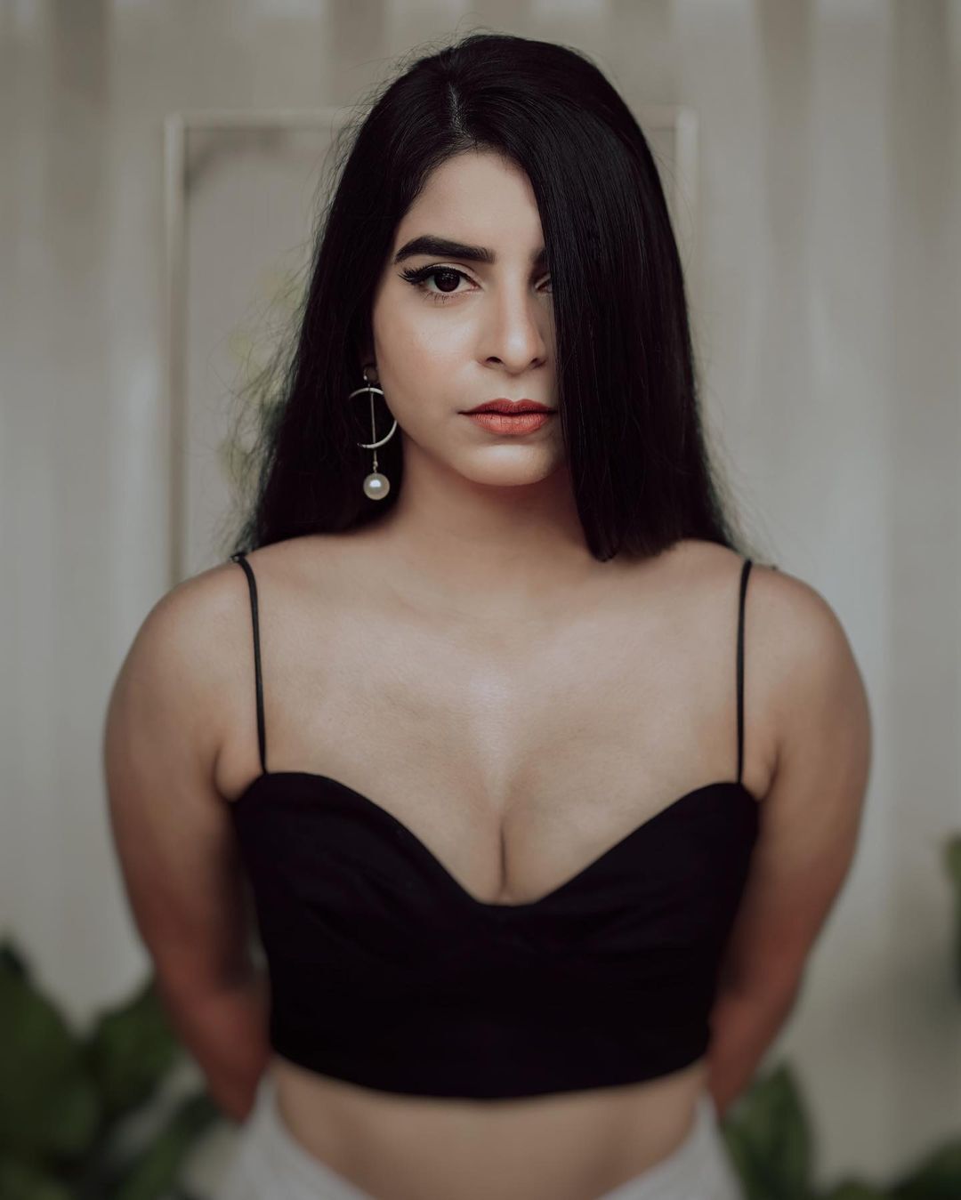 ഗ്ലാമറസ് ലുക്കില്‍ സിദ്ധി മഹാജന്‍കട്ടി ചിത്രങ്ങൾ ഏറ്റെടുത്ത്‌ സോഷ്യൽ മീഡിയ 