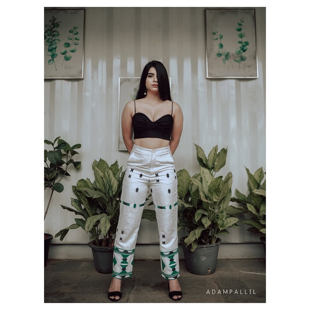 ഗ്ലാമറസ് ലുക്കില്‍ സിദ്ധി മഹാജന്‍കട്ടി ചിത്രങ്ങൾ ഏറ്റെടുത്ത്‌ സോഷ്യൽ മീഡിയ 