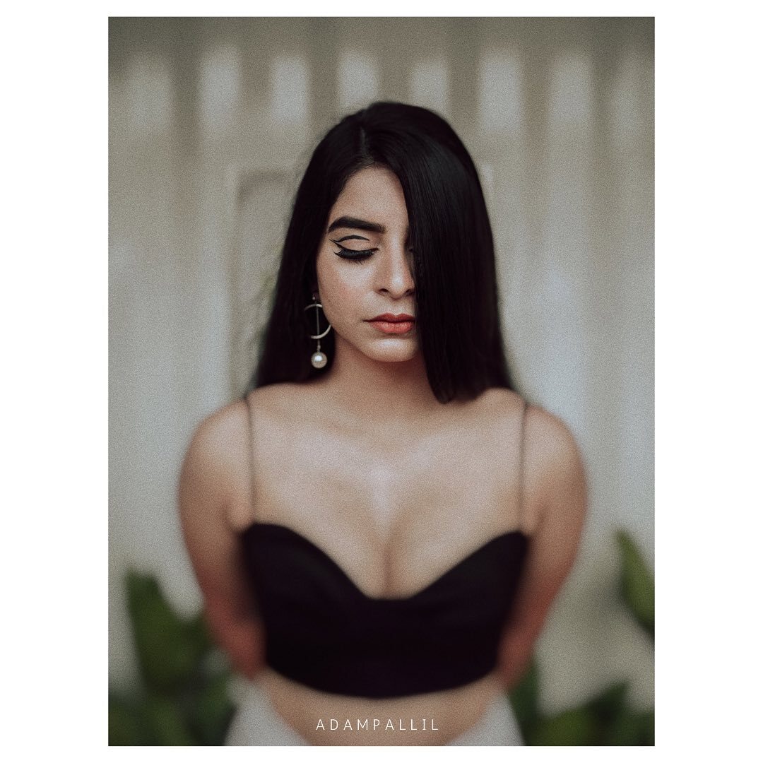 ഗ്ലാമറസ് ലുക്കില്‍ സിദ്ധി മഹാജന്‍കട്ടി ചിത്രങ്ങൾ ഏറ്റെടുത്ത്‌ സോഷ്യൽ മീഡിയ 