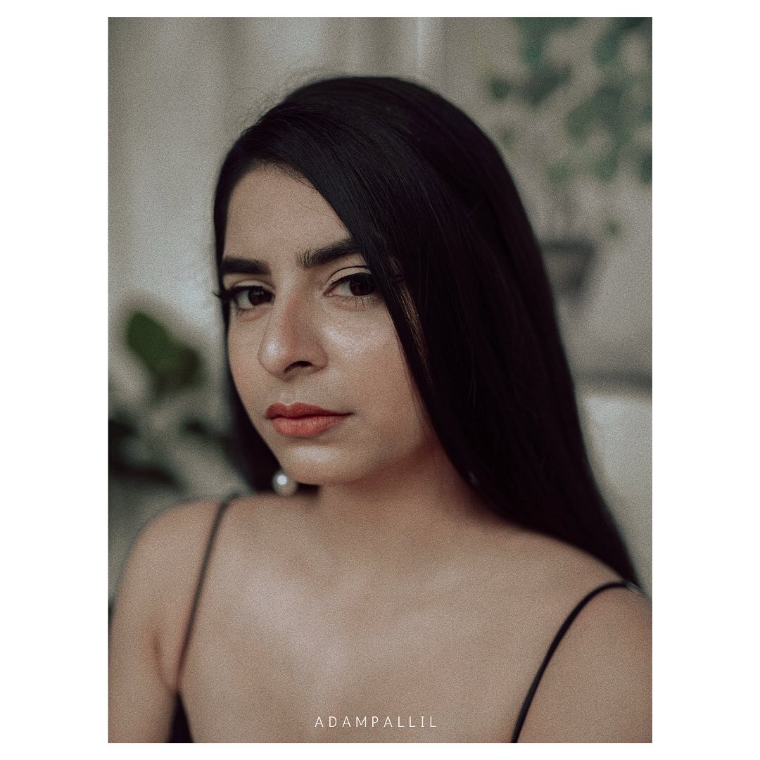 ഗ്ലാമറസ് ലുക്കില്‍ സിദ്ധി മഹാജന്‍കട്ടി ചിത്രങ്ങൾ ഏറ്റെടുത്ത്‌ സോഷ്യൽ മീഡിയ 