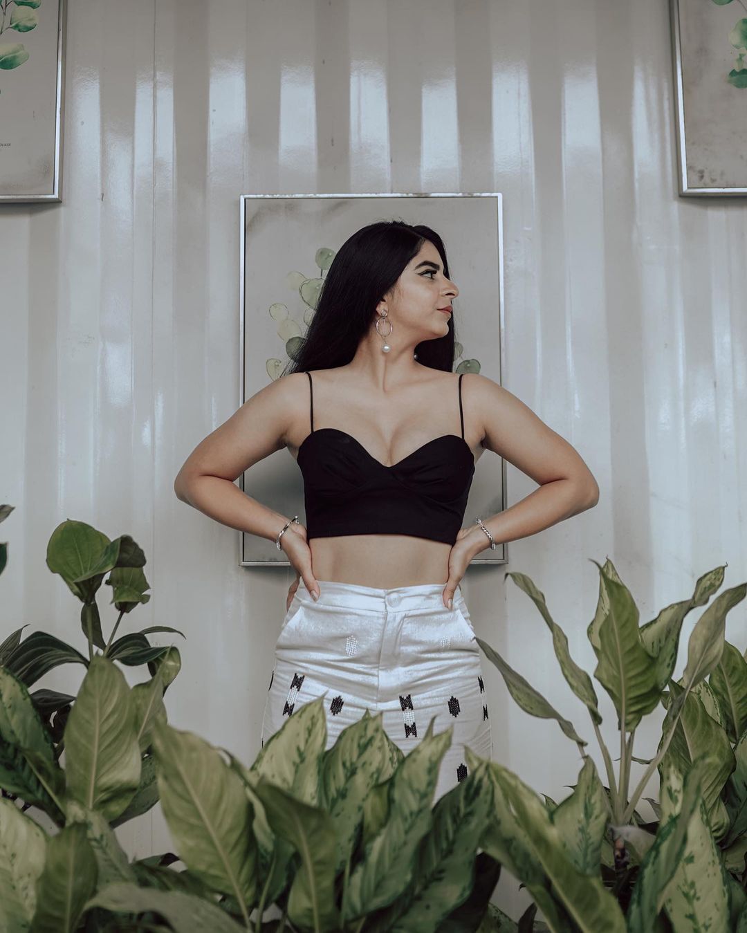 ഗ്ലാമറസ് ലുക്കില്‍ സിദ്ധി മഹാജന്‍കട്ടി ചിത്രങ്ങൾ ഏറ്റെടുത്ത്‌ സോഷ്യൽ മീഡിയ 