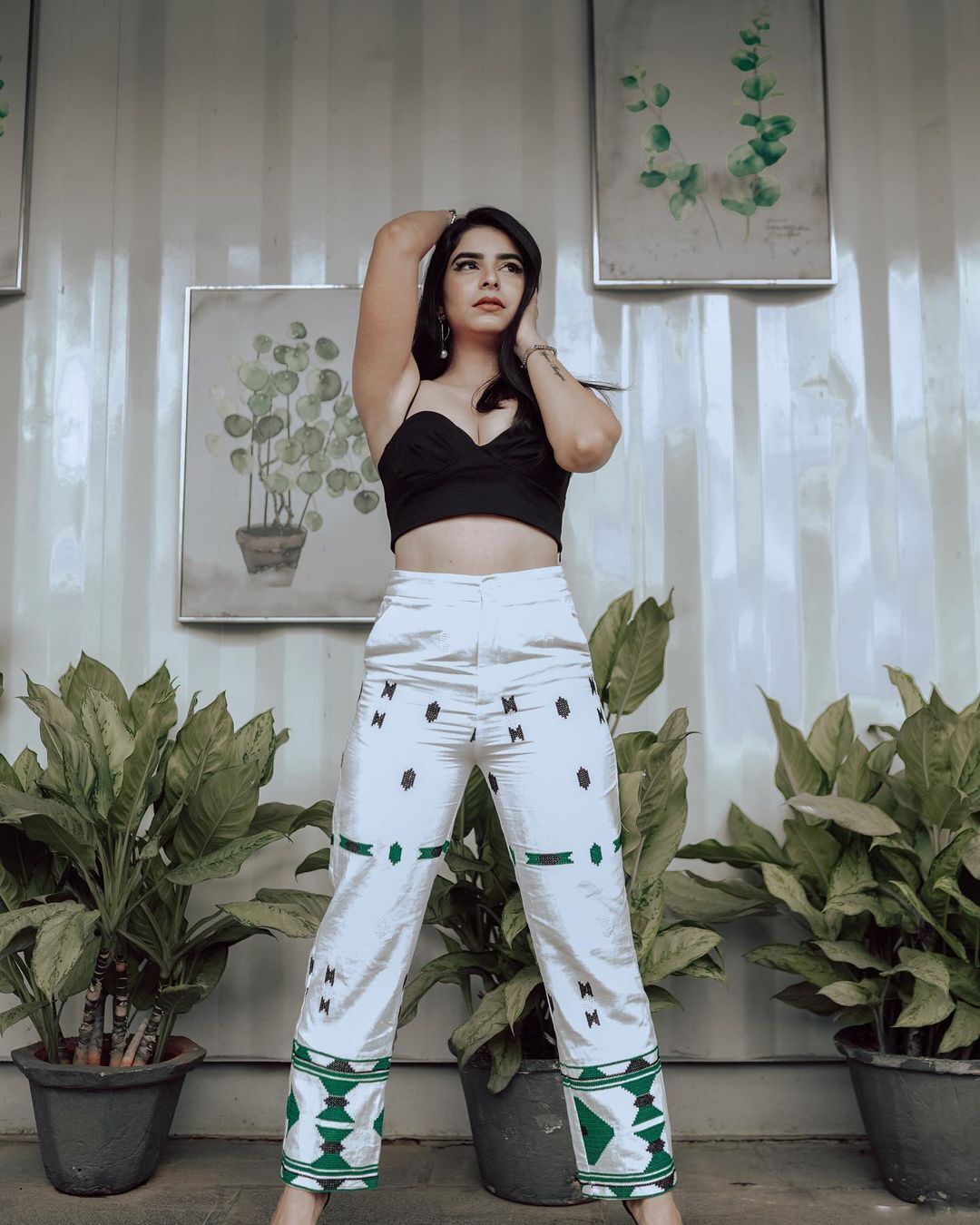 ഗ്ലാമറസ് ലുക്കില്‍ സിദ്ധി മഹാജന്‍കട്ടി ചിത്രങ്ങൾ ഏറ്റെടുത്ത്‌ സോഷ്യൽ മീഡിയ 