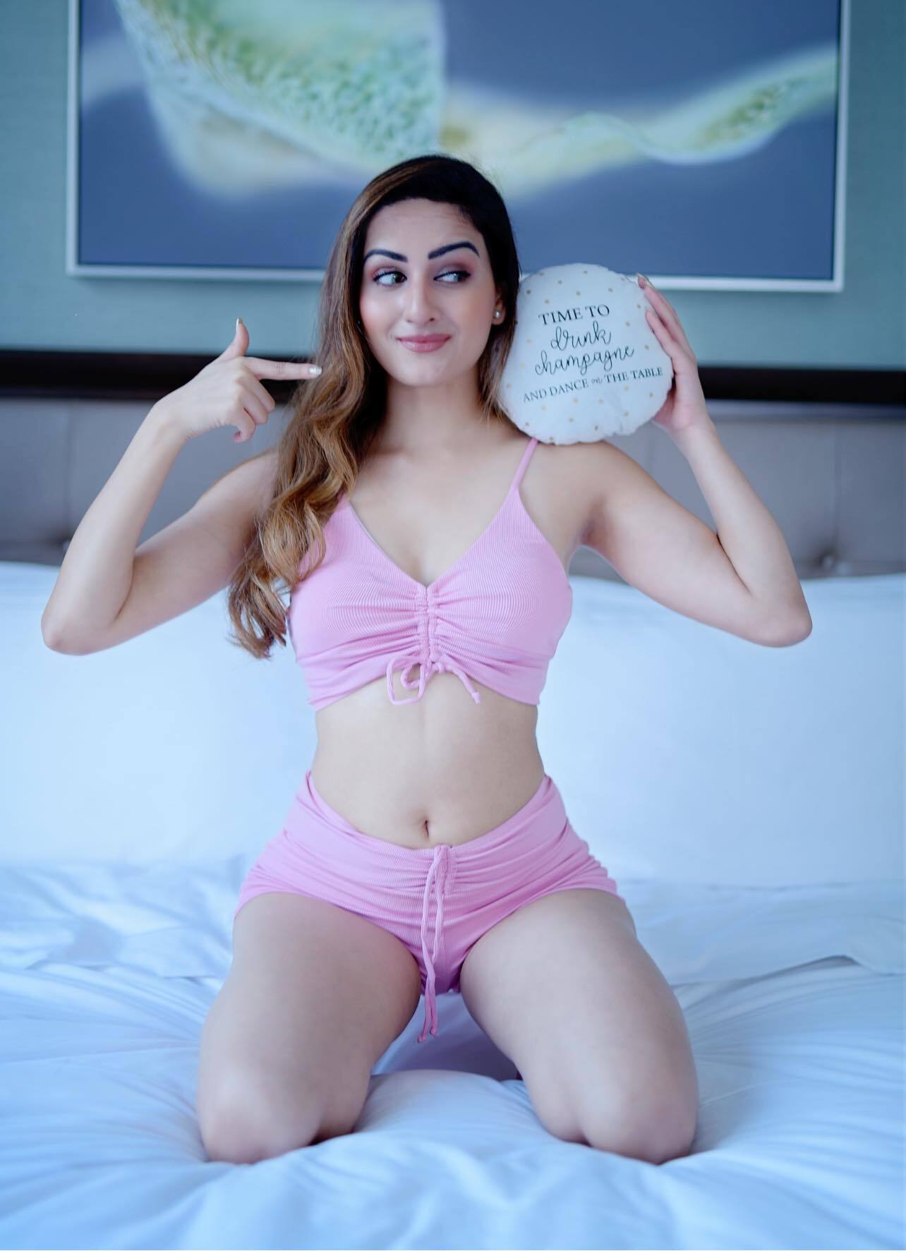 असल जिंदगी में बेहद ही हसीन हैं 'सबकी बारातें आई...' फेम एक्ट्रेस जारा यास्मिन, देखें Bold Pics