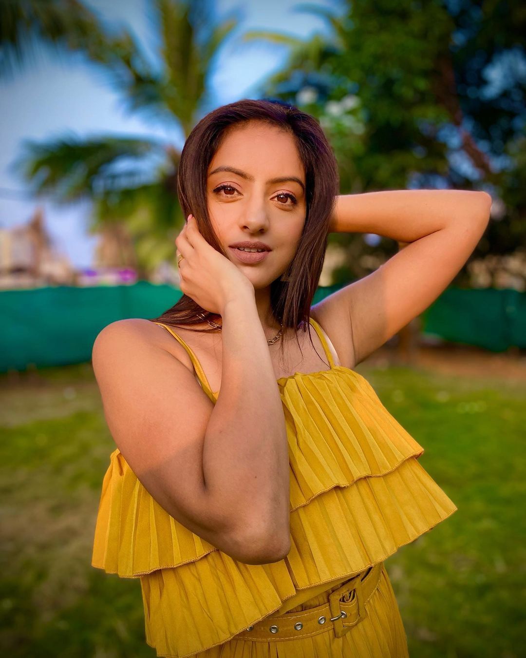  Bold हो गई 'संध्या बींदड़ी', जालीदार पैंट पहनकर एक्ट्रेस दीपिका सिंह ने दिए किलर पोज