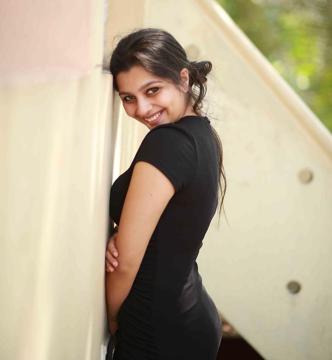 നിരഞ്ജനാ... എന്തൊരു ക്യൂട്ടാണ് കാണാന്‍; വൈറല്‍ ചിത്രങ്ങള്‍ ഏറ്റെടുത്ത് ആരാധകര്‍