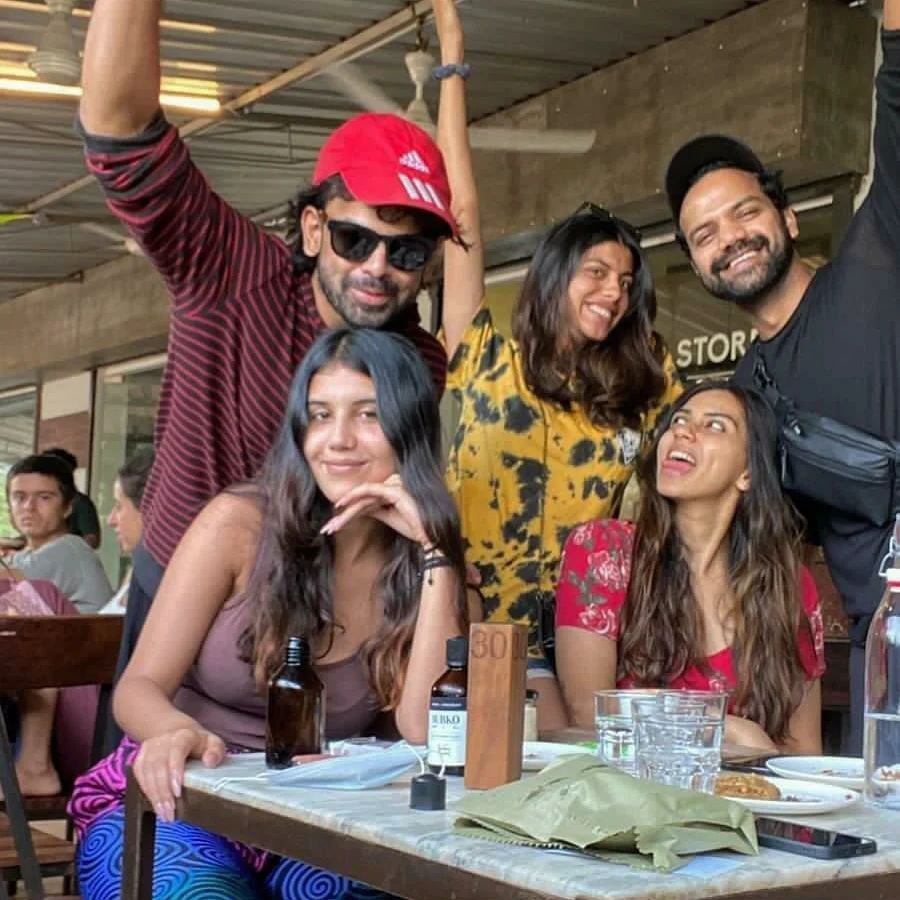 ജയറാമിന്റെ മകൾ മാളവിക സിനിമയിലേക്കോ? അഭിനയക്കളരിയിൽ നിന്നുളള ചിത്രങ്ങൾ