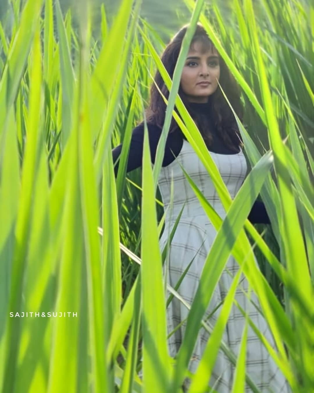 തുള്ളിച്ചാടി മഞ്ജു വാര്യർ, ഒപ്പം ഇവരും, സൂപ്പർ കൂൾ ലുക്ക്, ചിത്രങ്ങൾ