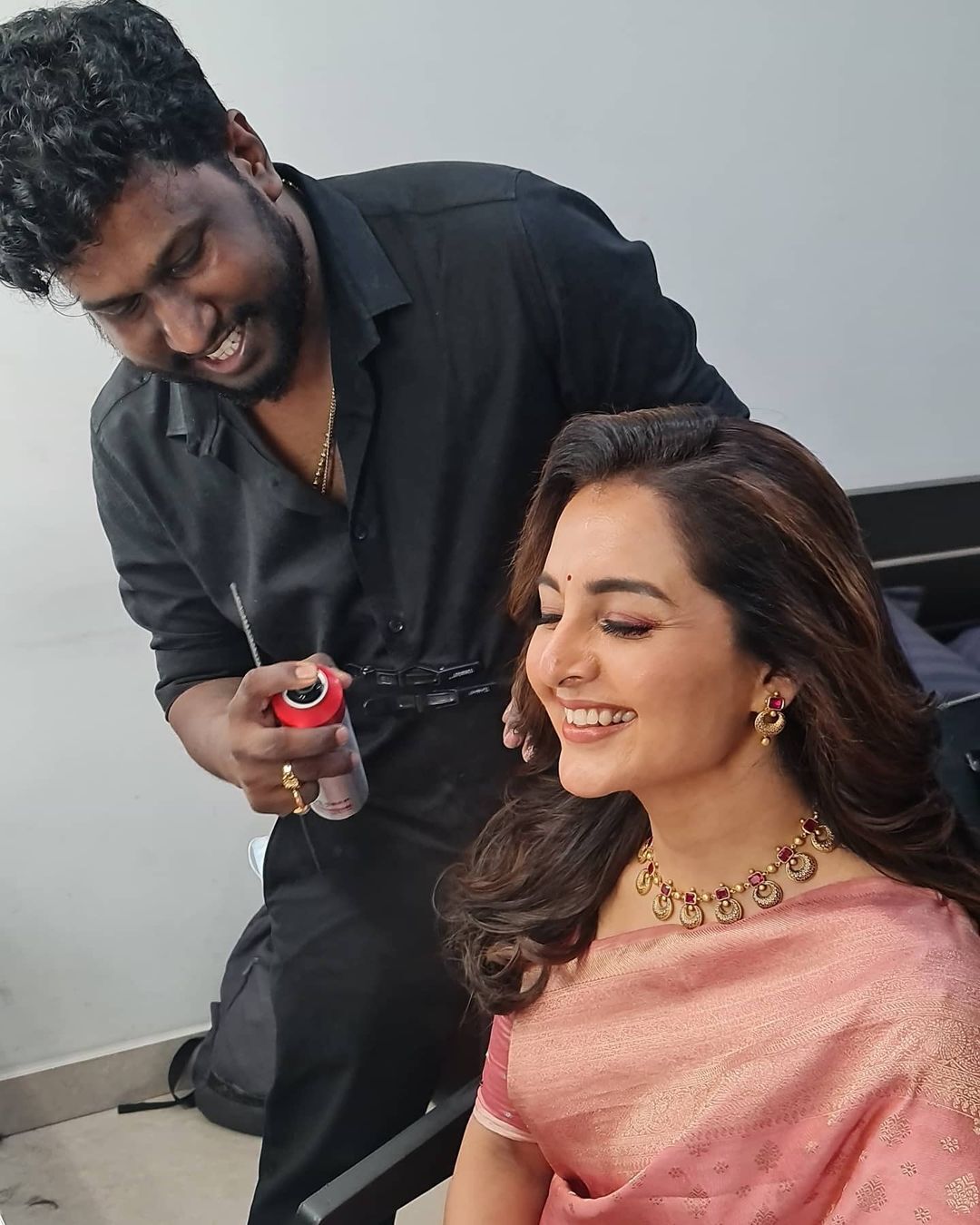 തുള്ളിച്ചാടി മഞ്ജു വാര്യർ, ഒപ്പം ഇവരും, സൂപ്പർ കൂൾ ലുക്ക്, ചിത്രങ്ങൾ