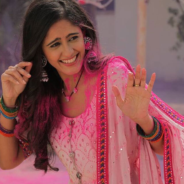 Photos: जानिए एक एपिसोड का कितना चार्ज करती हैं 'गुम हैं किसी के प्यार में' फेम सई जोशी उर्फ आयशा सिंह