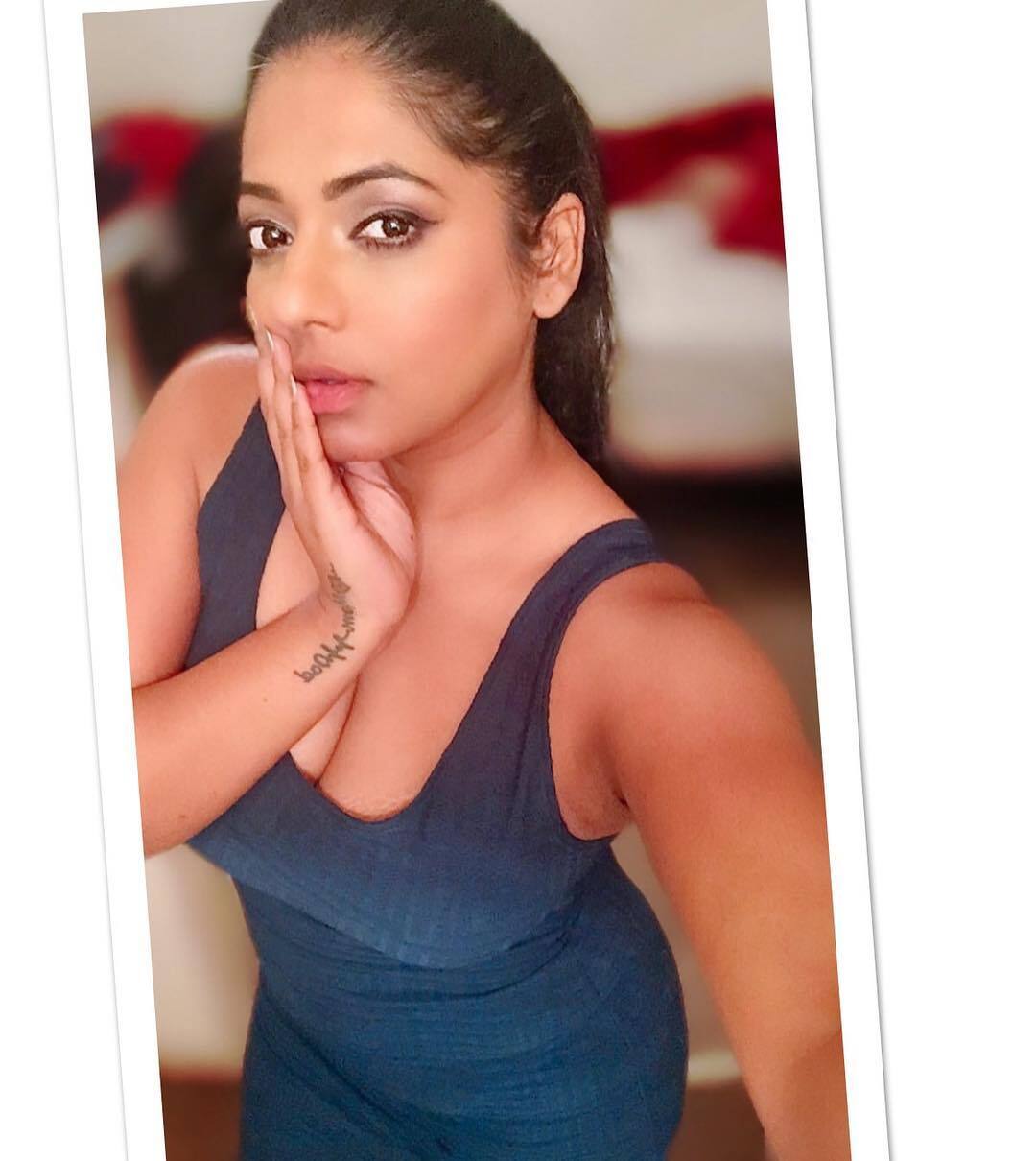 PHOTOS : ப்பா... சேலையில் சும்மா சிக்குன்னு இருக்கும் நடிகை ரேஷ்மா... சைடு ஆங்கிளில் சாய்ந்து போன ரசிகர்கள்... தெறிக்கவிடும் கவர்ச்சி படங்கள் இதோ!  