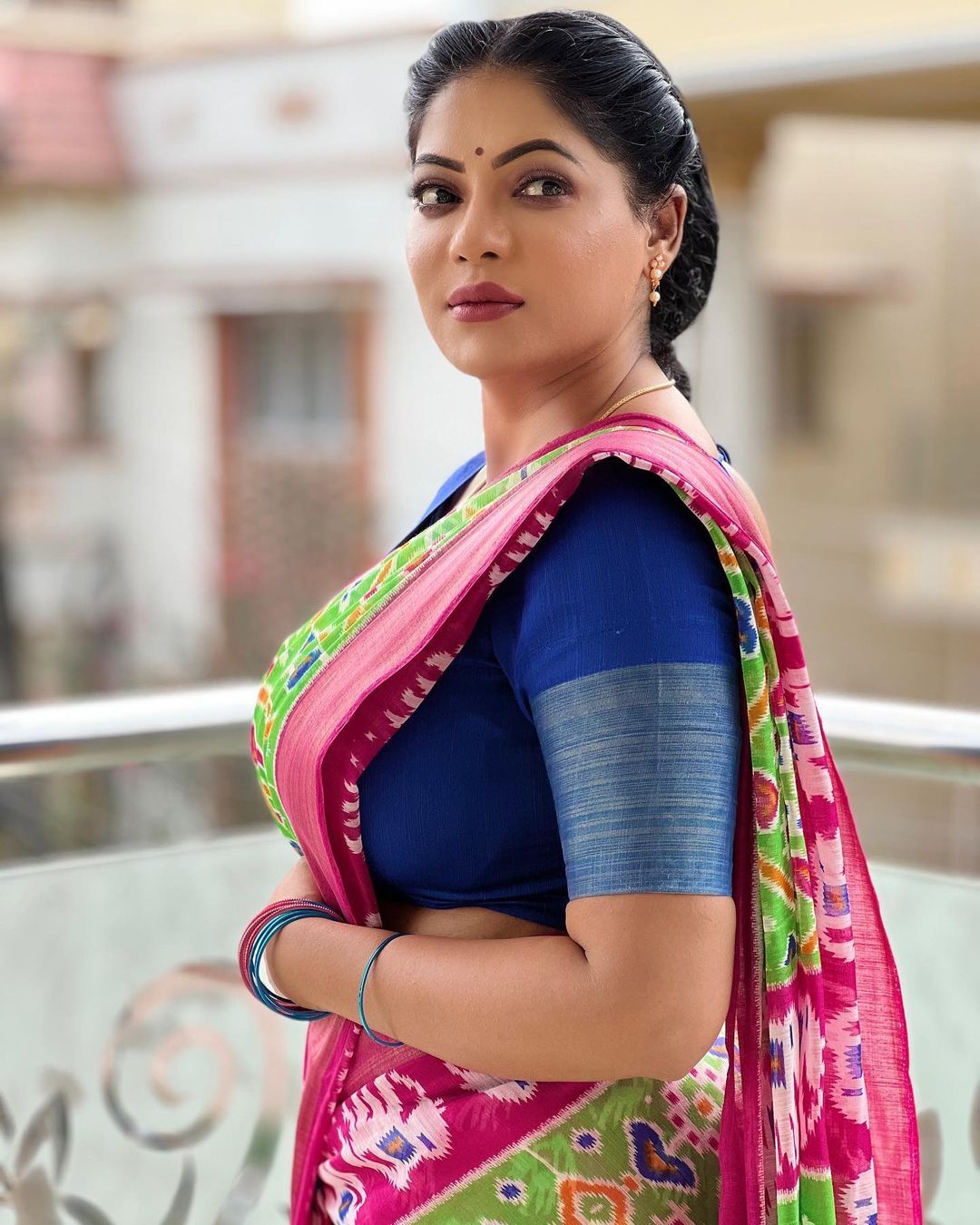 PHOTOS : ப்பா... சேலையில் சும்மா சிக்குன்னு இருக்கும் நடிகை ரேஷ்மா... சைடு ஆங்கிளில் சாய்ந்து போன ரசிகர்கள்... தெறிக்கவிடும் கவர்ச்சி படங்கள் இதோ!  