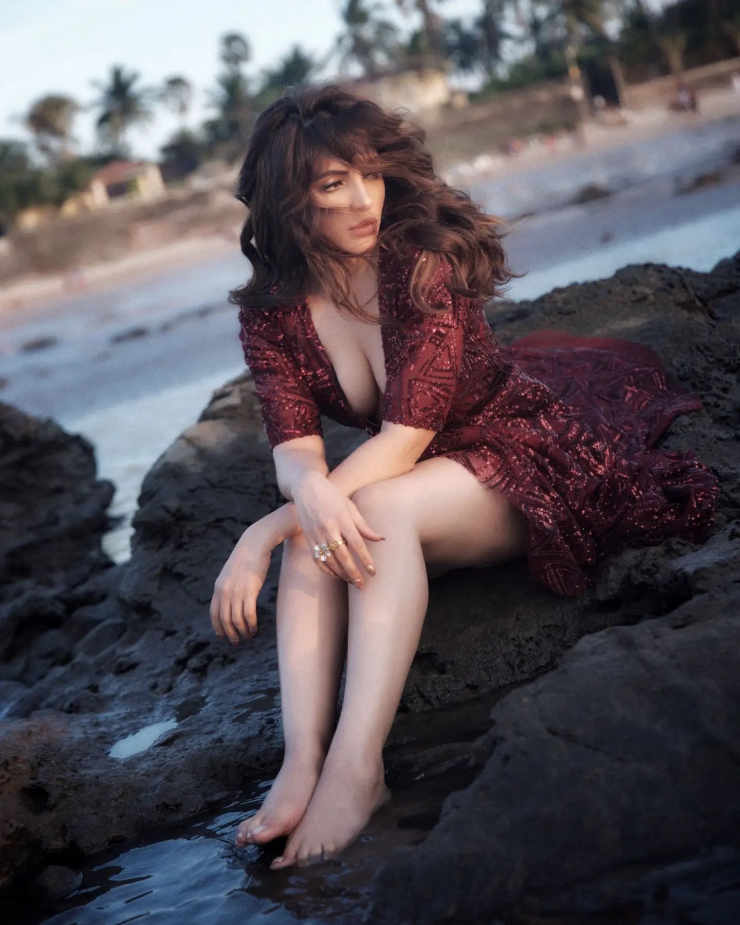 Shorts पहन शमा सिकंदर ने कराया ऐसा Bold फोटोशूट, Photos देख आप भी रह जाएंगे हैरान