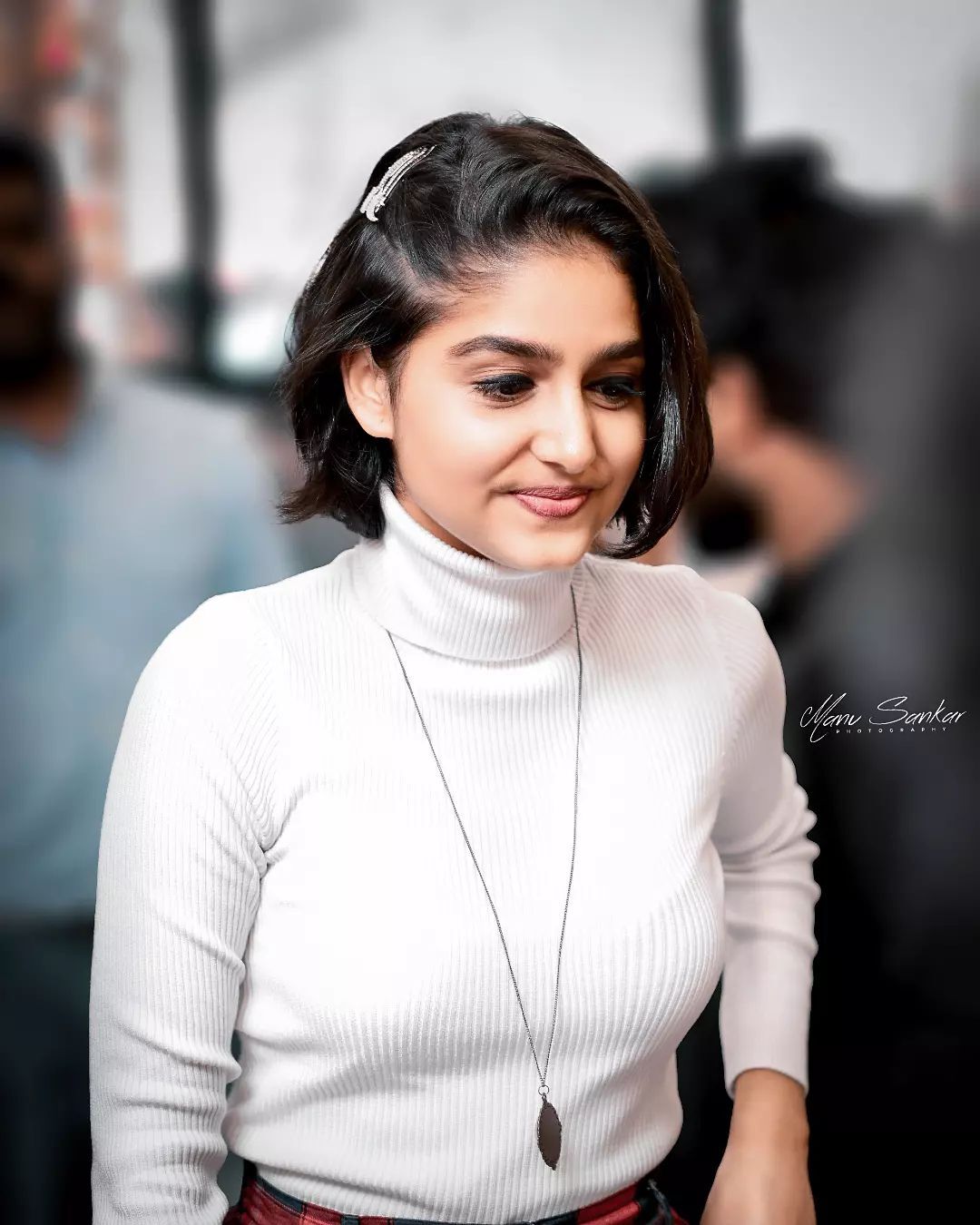 'അനശ്വര വൻ സൂപ്പറാണ്' ഇതെന്തൊരു മാറ്റമെന്ന് ആരാധകർ... മോഡേൺ ലുക്കിൽ തിളങ്ങി താരം