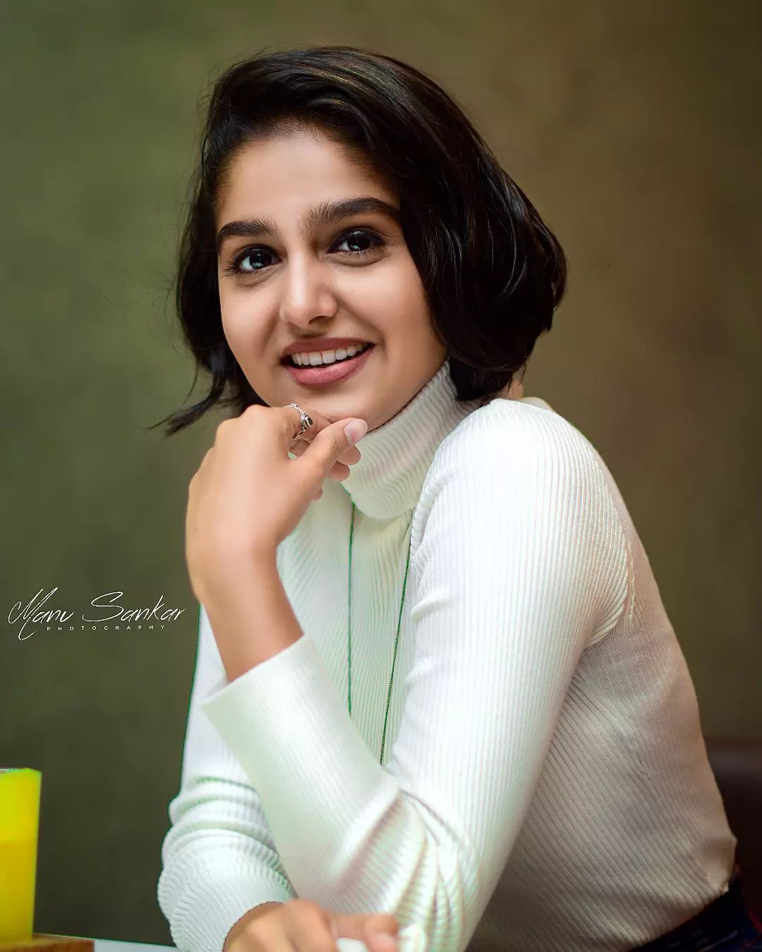 'അനശ്വര വൻ സൂപ്പറാണ്' ഇതെന്തൊരു മാറ്റമെന്ന് ആരാധകർ... മോഡേൺ ലുക്കിൽ തിളങ്ങി താരം
