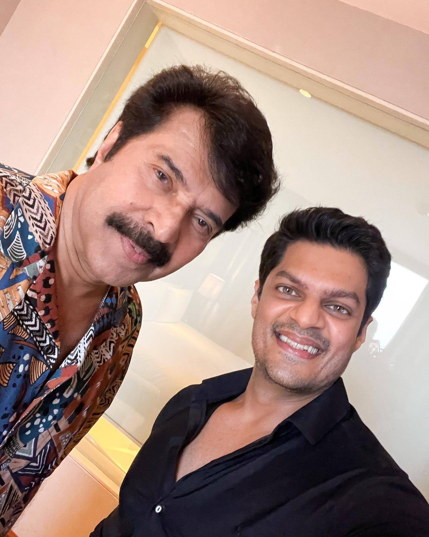 മമ്മൂക്കയുടെ ഫോട്ടോ എടുക്കാന്‍ ആളുകള്‍ ക്യൂ ആണ്; അതിനിടയിലാണ് ക്യാമറയുമായി മമ്മൂട്ടി... ചിത്രങ്ങള്‍