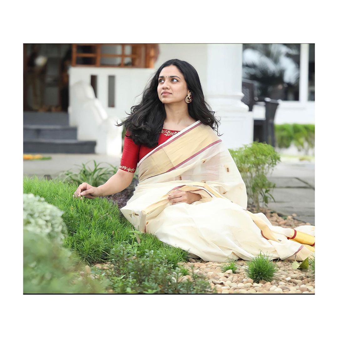 അമ്മയേപ്പൊലെ തന്നെയുണ്ട്: വൈറലായി മീനാക്ഷി ദിലീപിന്റെ പുതിയ ചിത്രം