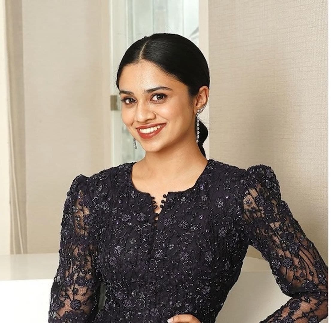 അമ്മയേപ്പൊലെ തന്നെയുണ്ട്: വൈറലായി മീനാക്ഷി ദിലീപിന്റെ പുതിയ ചിത്രം