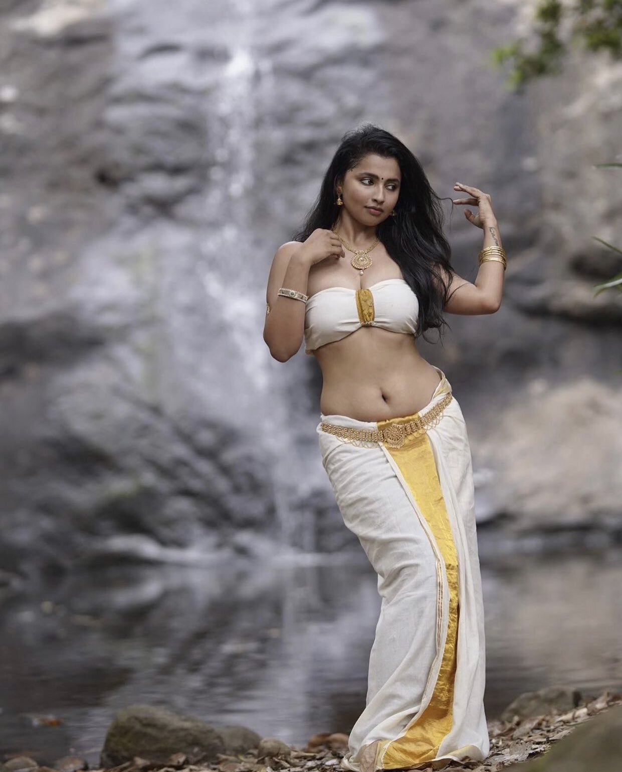 అనికా..నిద్ర లేకుండా చేసిందిగా (ఫొటోలు)