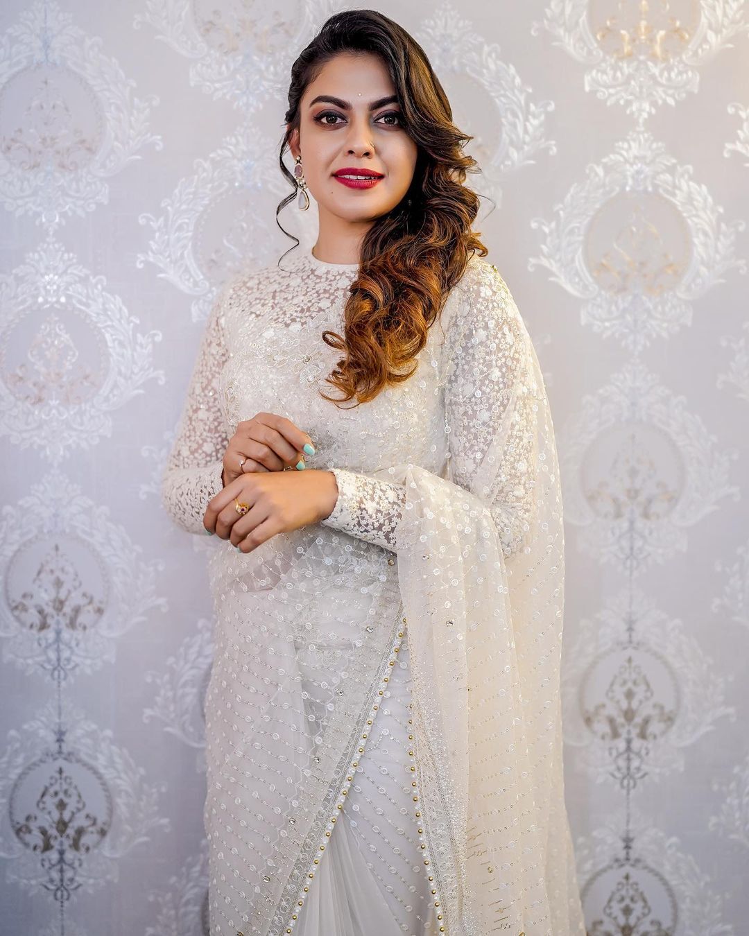  'അനുശ്രീ മുത്താണ്'......പേൾ അഴകിൽ നടിയുടെ എലഗന്റ് ഫോട്ടോസ്.. വൈറൽ 