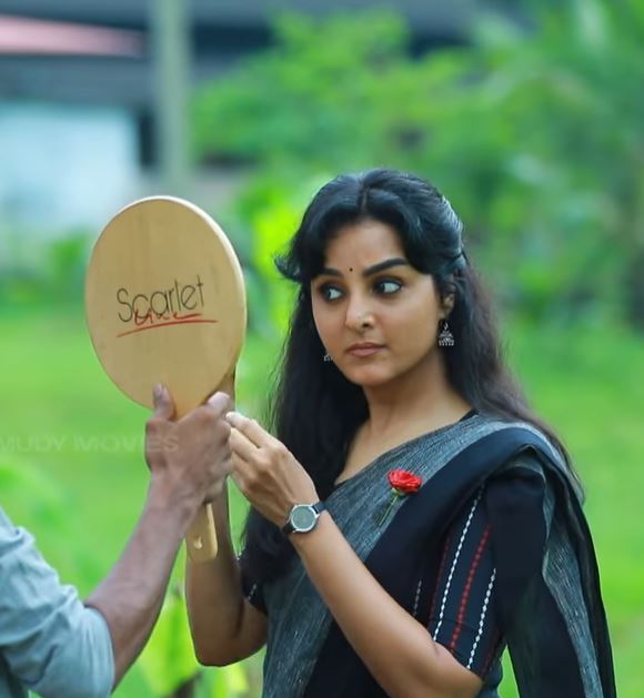 എന്തൊരു ലുക്കാണ് മഞ്ജു ചേച്ചി ഇത്, ചിരി ഒരു രക്ഷയും ഇല്ല: വൈറലായി മഞ്ജു വാര്യറുടെ ലൊക്കേഷന്‍ ദൃശ്യങ്ങള്‍