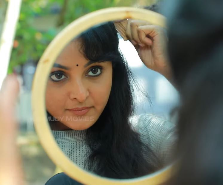 എന്തൊരു ലുക്കാണ് മഞ്ജു ചേച്ചി ഇത്, ചിരി ഒരു രക്ഷയും ഇല്ല: വൈറലായി മഞ്ജു വാര്യറുടെ ലൊക്കേഷന്‍ ദൃശ്യങ്ങള്‍