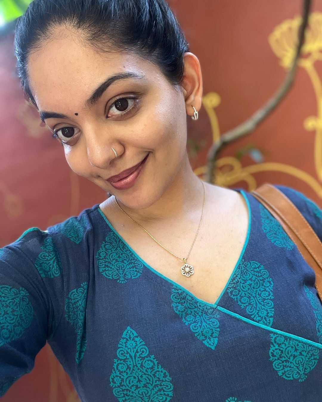 ക്യൂട്ട് അഹാനക്കുട്ടി...: വൈറാലായി അഹാന കൃഷ്ണയുടെ പുതിയ ചിത്രങ്ങള്‍