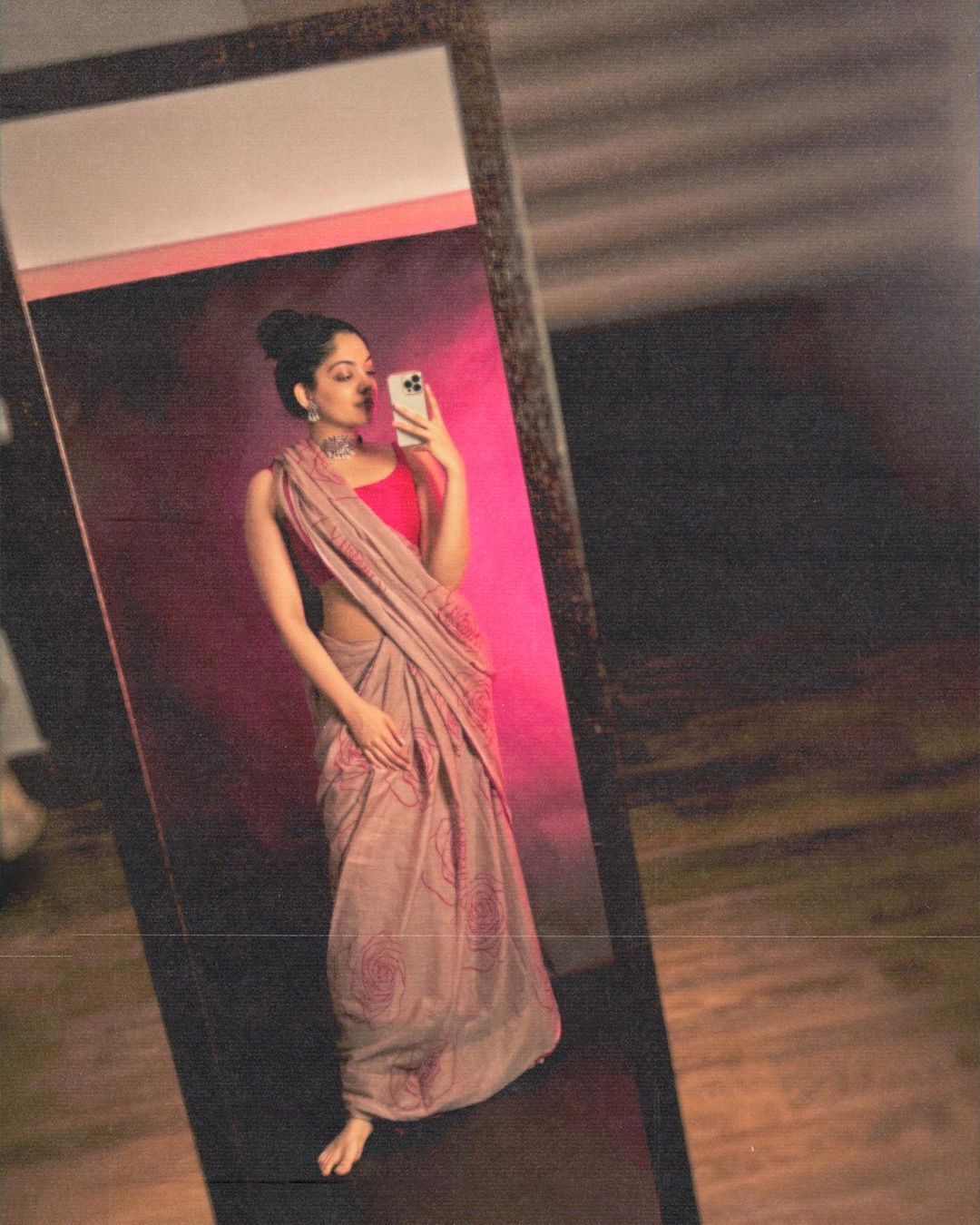 ക്യൂട്ട് അഹാനക്കുട്ടി...: വൈറാലായി അഹാന കൃഷ്ണയുടെ പുതിയ ചിത്രങ്ങള്‍