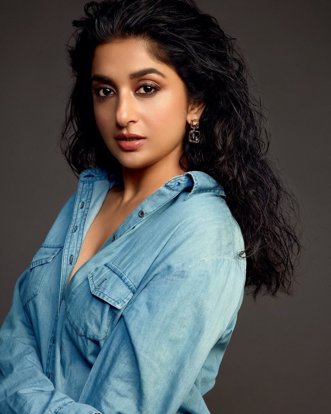 ഇത് വമ്പന്‍ മേക്കോവർ: വീണ്ടും ഗ്ലാമറസ് ചിത്രങ്ങളുമായി മീരാ ജാസ്മിന്‍, വൈറലായി ചിത്രങ്ങള്‍