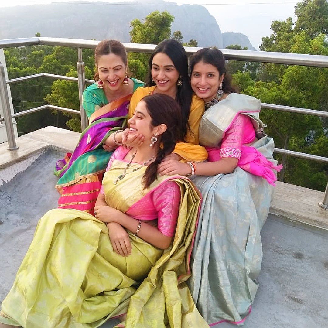 പുത്തന്‍ ലുക്ക്; ഇങ്ങനെ ജാന്‍വിയെ കണ്ടത് അപൂര്‍വം... വൈറല്‍ ചിത്രങ്ങള്‍