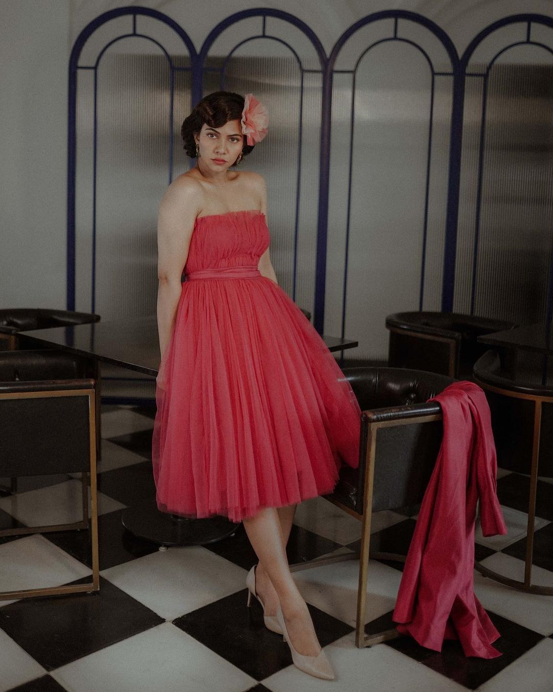 പെയിന്റിങ് പോലെ സുന്ദരം: വിന്റേജ് ഗ്ലാമറസ് ലുക്കില്‍ പ്രിയ നടി മഡോണ സെബാസ്റ്റ്യന്‍