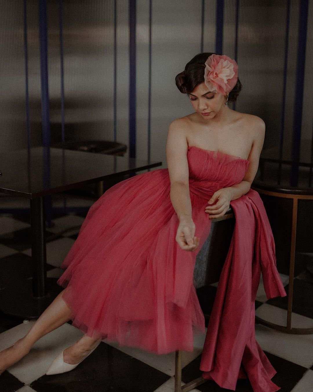 പെയിന്റിങ് പോലെ സുന്ദരം: വിന്റേജ് ഗ്ലാമറസ് ലുക്കില്‍ പ്രിയ നടി മഡോണ സെബാസ്റ്റ്യന്‍